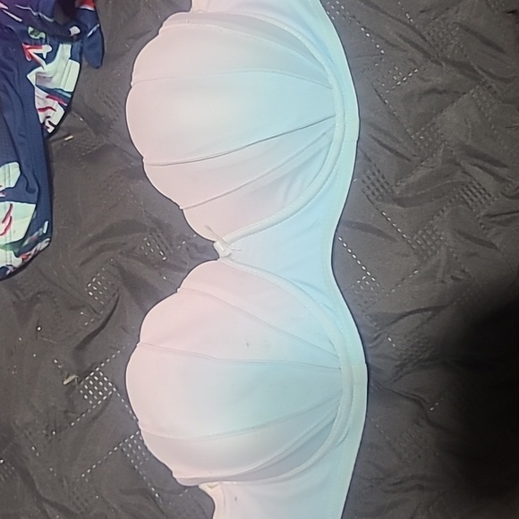 Clamshell bikini top - Picture 3 of 4